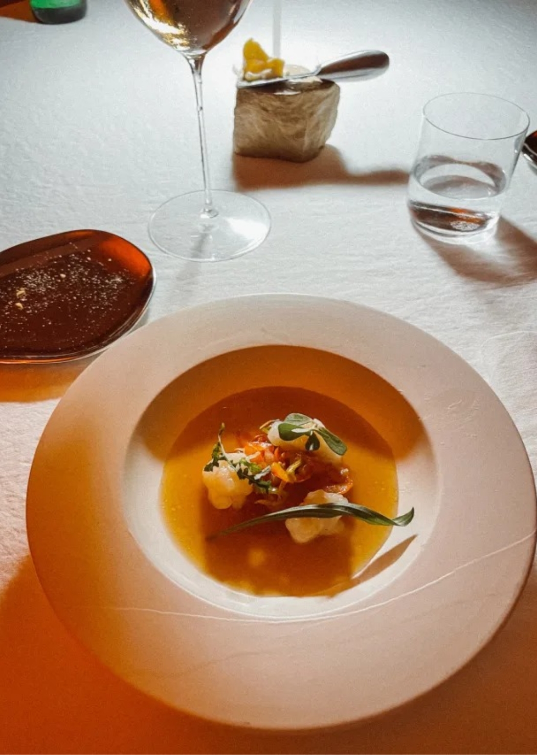 Piatto gourmet al ristorante Fran nella Masseria Francescani con mise en place raffinata